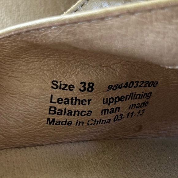 Dansko | Women’s light tan Sheri Cut Out Clog, embossed roses, Euro sz 38 US 7.5 - Picture 3 of 13